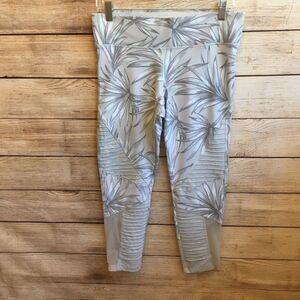 ‎VICTORIA'S SECRET PINK ULTIMATE CROP LEGGINGS